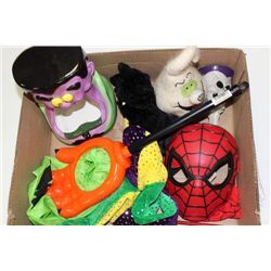 BOX W/ HALLOWEEN CANDY DISPENSER & HALLOWEEN