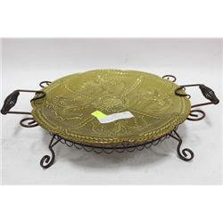 VINTAGE GLASS PLATE IN WROUGHT IRON BASE