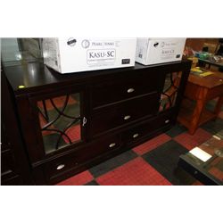 4 DRAWER 2 DOOR SIDEBOARD
