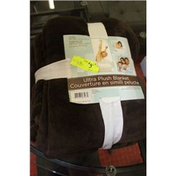 NEW ULTRA PLUSH DBL/QU SIZE BLANKET