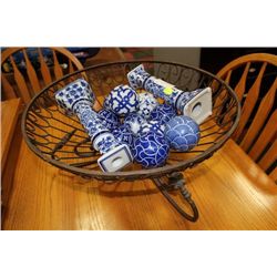 WROUGHT IRON CENTERPIECE W/ BALLS &