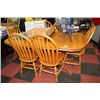 Image 1 : OAK DINNETTE SET WITH 6 CHAIRS AND 2 LEAVES
