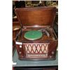 Image 1 : VINTAGE RECORD PLAYER/RADIO