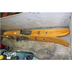 #39 PAIR OF VINTAGE WOOD WATER SKIS