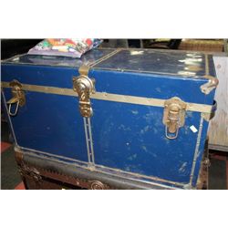 VINTAGE STORAGE TRUNK