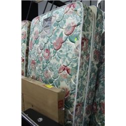 SINGLE MATTRESS W BOXSPRING***