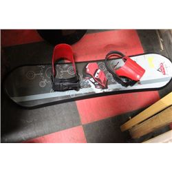 DISNEY CARS KIDS SNOWBOARD W/ BINDINGS