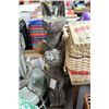 Image 1 : 2 DECORATIVE WOODEN CATS