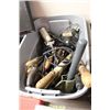 Image 1 : BOX OF HAND TOOLS AND DETAIL SPRAY GUNS