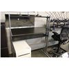 Image 3 : DARK MAHOGANY ADJUSTABLE HEIGHT PROGRAMMER'S BENCH WITH OVERSHELF