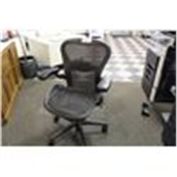 HERMAN MILLER AERON MESH BACK ERGONOMIC TASK CHAIR