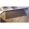 Image 3 : 8 FLOOR MATS 2 ARE LONG SHAG