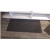 Image 4 : 8 FLOOR MATS 2 ARE LONG SHAG