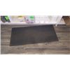 Image 5 : 8 FLOOR MATS 2 ARE LONG SHAG