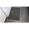 Image 9 : 8 FLOOR MATS 2 ARE LONG SHAG