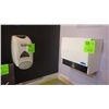 Image 1 : ONE TOWEL DISPENSER AND ONE SOAP DISPENSER