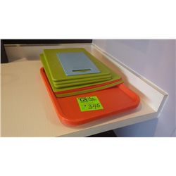 10 ASSORTED CUTTING BOARDS AND 3 SERVING TRAYS
