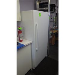 32"W X 27"D KENMORE REFIGERATOR