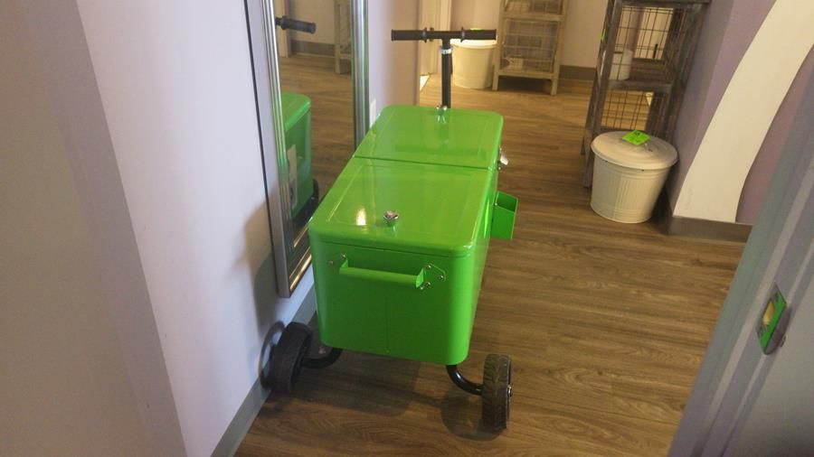 retro cooler on wheels