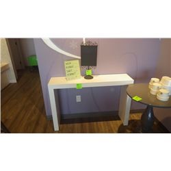 WHITE SHELF UNIT WITH SMALL BLACK BOARD WITH METAL PEDISTAL STAND