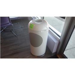 WHITE RETRO GARBAGE PAIL