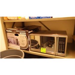 DANBY DESIGNER  1 CU FT MICROWAVE