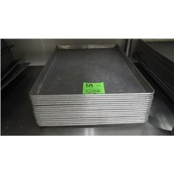 APPROX 16 BAKING PANS