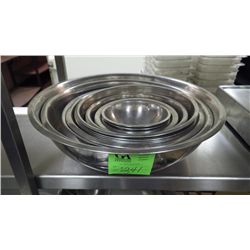APPROX 8 ASSORTED SIZED AND SHAPED STRAINERS AND 14 ASSORTED SIZED STAINLES STEEL BOWLS