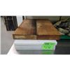 Image 5 : 6 PLASTIC CUTTING BOARDS, ONE WOOD CUTTING BOARD, PLASTIC CONTAINERS, AND GLOVES