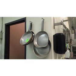 5 ASSORTED SIZE FRYING PANS