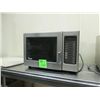 Image 1 : AMANA COMMERCIAL MICROWAVE