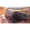 Image 2 : SINGLE PEDISTAL TABLE SEATS 4