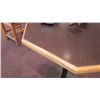 Image 3 : 1 SINGLE PEDESTAL OCTAGONAL TABLE (FOUR PERSON)