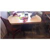 Image 3 : 1 ROUND SINGLE PEDESTAL TABLE WITH POP DOWN LEAVES