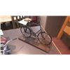 Image 1 : HANDCRAFTED MODEL OF ANTIQUE BICICLE