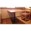 Image 2 : 1 SINGLE PEDESTAL TABLE (FOUR PERSON)