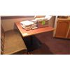 Image 1 : 1 SINGLE PEDESTAL TABLE (FOUR PERSON)
