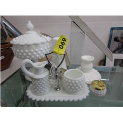 5 Pieces of collectable milk glass