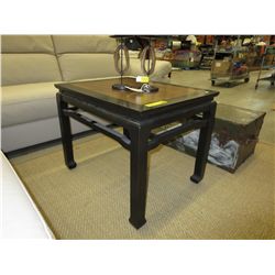 Coffee table - 21" x 27" x 21"
