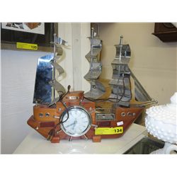 Electric Ship shaped lamp clock