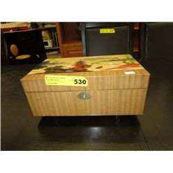 Vintage musical jewelry box w/inlaid Japanese scene