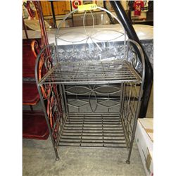 Metal shelving unit