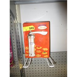 2 Cookie presses