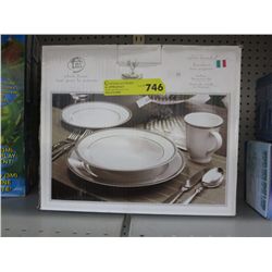 16 pc Dinnerware set