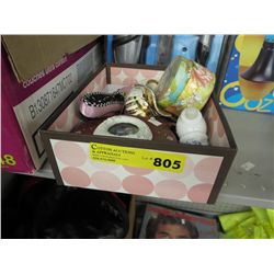 Assorted decorative items
