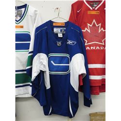 Canucks jersey size large