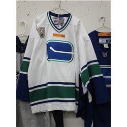 Canucks jersey size large
