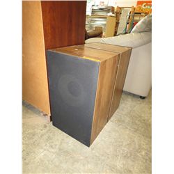 2 Floor speakers