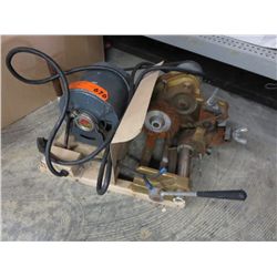 Key cutting machine
