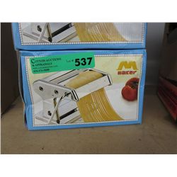 Manual hank crank pasta roller
